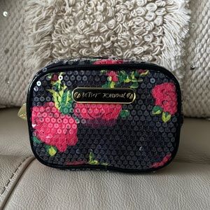 Betsy Johnson sequins makeup bag- 🌺